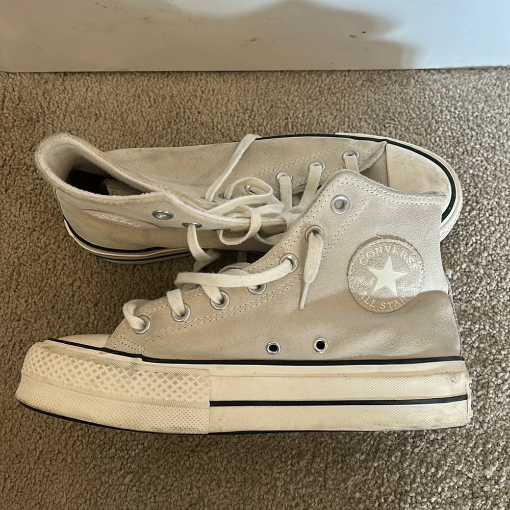 Women’s 8 platform converse